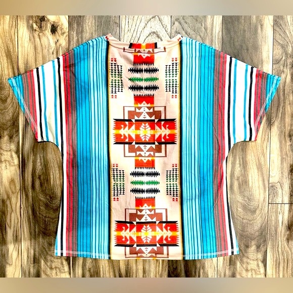 Fashion Express Vibrant Southwest Pattern V-Neck Top Sz L - Picture 3 of 16